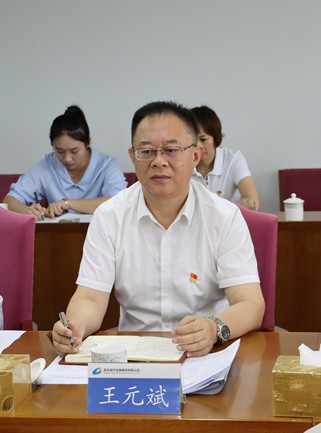 集團(tuán)公司黨委書記、董事長、總經(jīng)理王元斌同志參加所在黨小組專題組織生活會.JPG