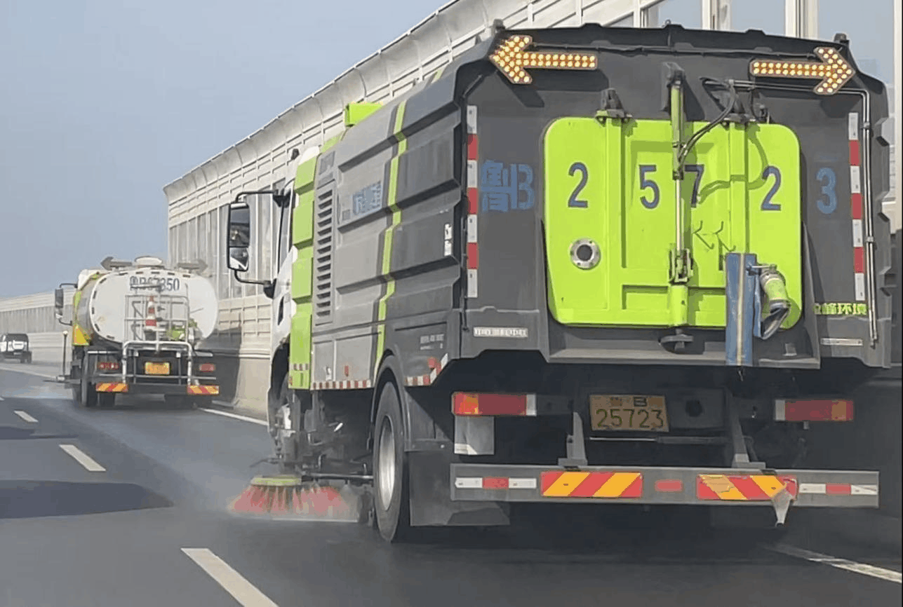 節(jié)日堅守“不打烊” 奮戰(zhàn)一線勇?lián)?gif