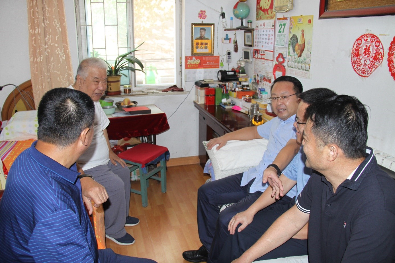 集團公司領(lǐng)導走訪慰問老黨員、老同志
