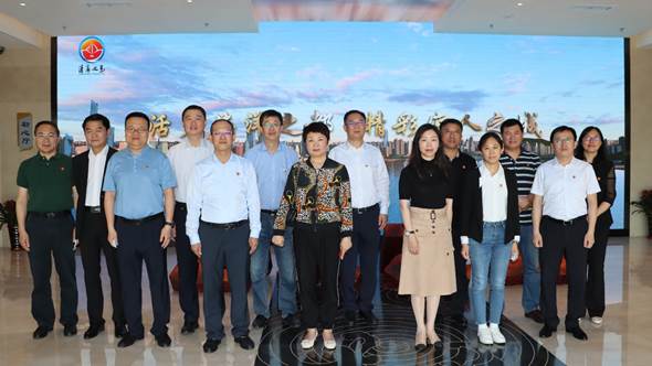 青島城發(fā)集團領(lǐng)導(dǎo)干部參觀青島市廉政教育館